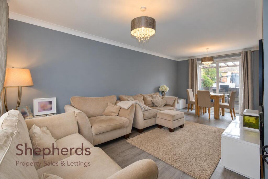 House in Broxbourne, Cheshunt - View 3