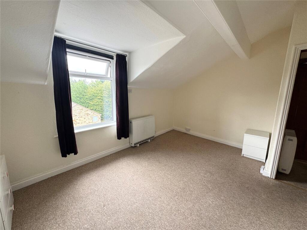 Apartment in Harrogate, Woodfield - View 5