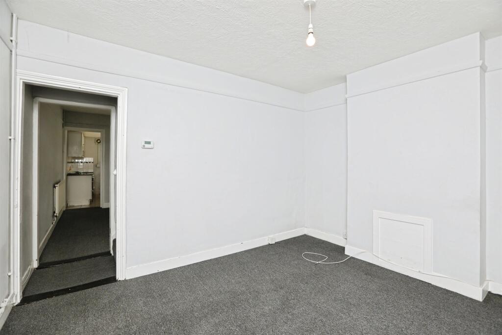 House in Swale, Grove Park, Regent Quay - View 4