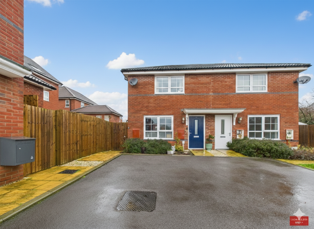 3-bed semi-detached on Falcon Row, Newent, Gloucester, GL18 1FA, £122,500