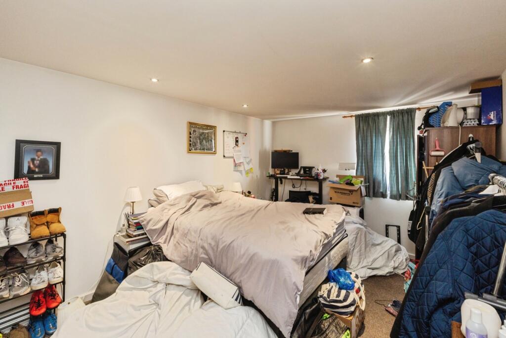 Apartment in Warrington, Cheshire Lines, Howley - View 4