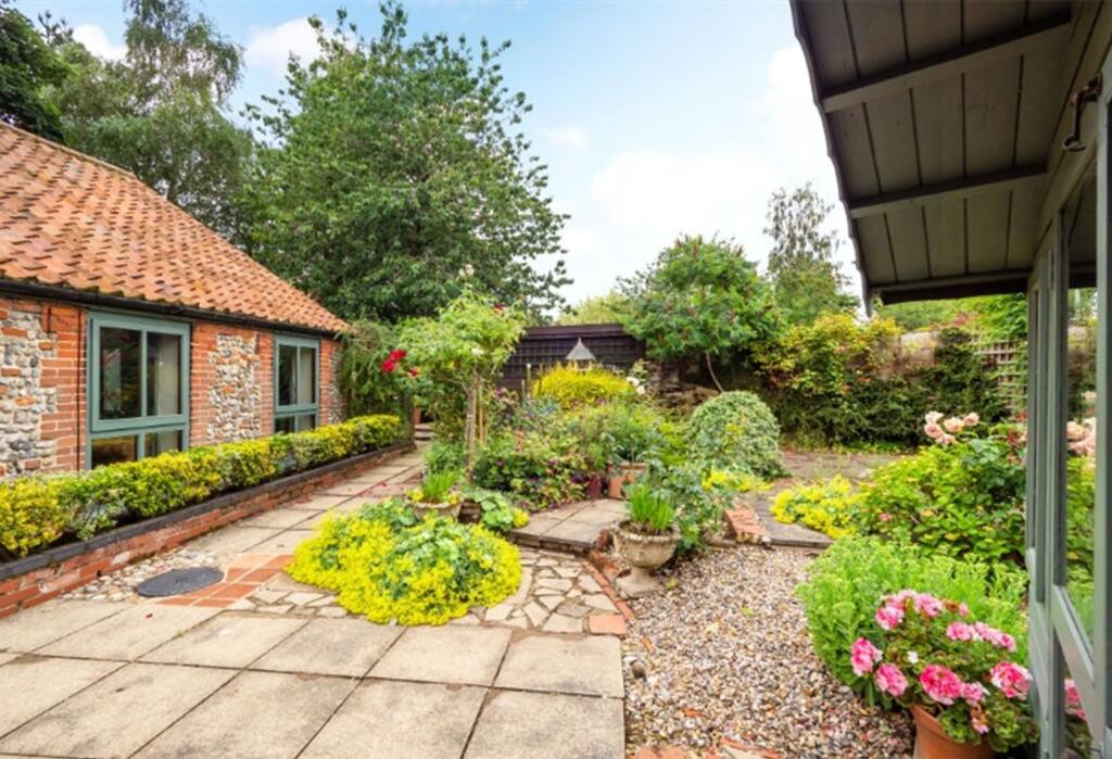 4-bed house on Barn Conversion in a Peaceful Close in Briston, £425,000