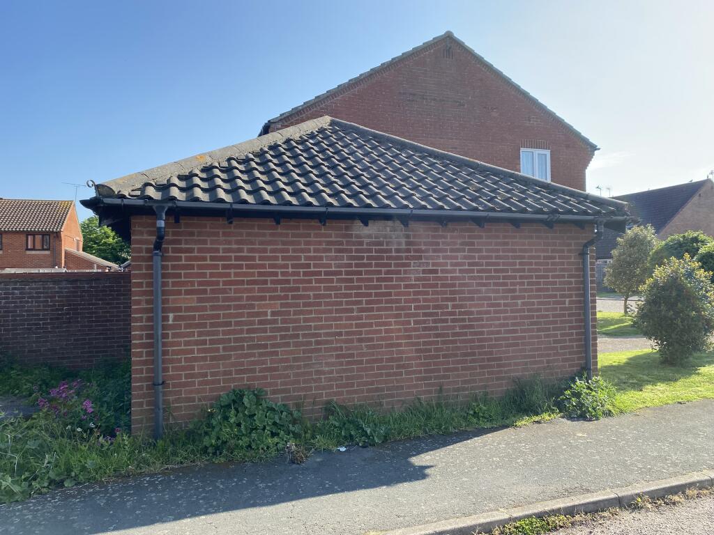 Bredfield Close, Felixstowe, IP11 photo 2