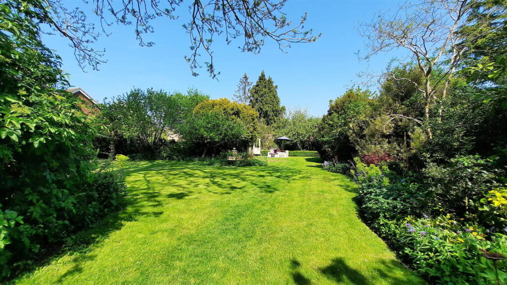 Roydon Green, High Street, Roydon photo 4