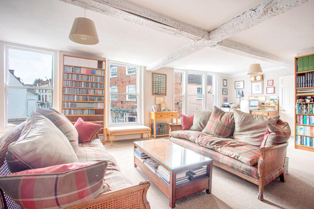 Apartment in Gloucester - View 2