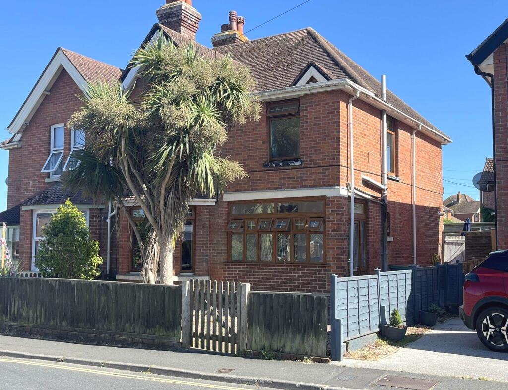 Main image of property: The Avenue, Totland Bay