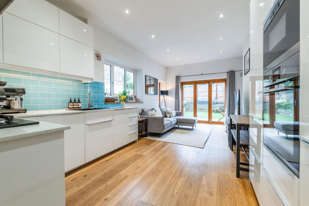 Apartment in London - More