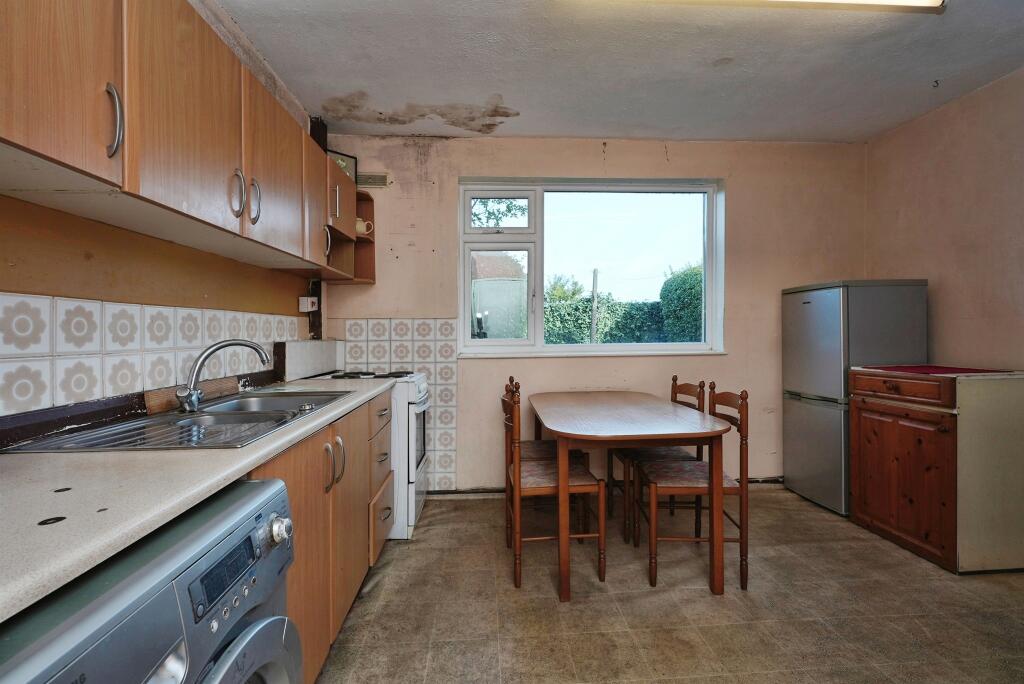 Short Close, Wyke, Bradford photo 4