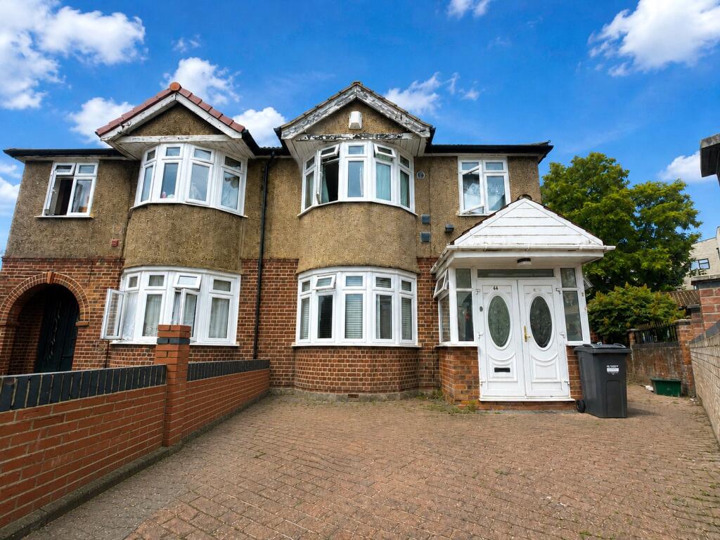 Main image of property: Cambridge Close, Hounslow, Greater London, TW4