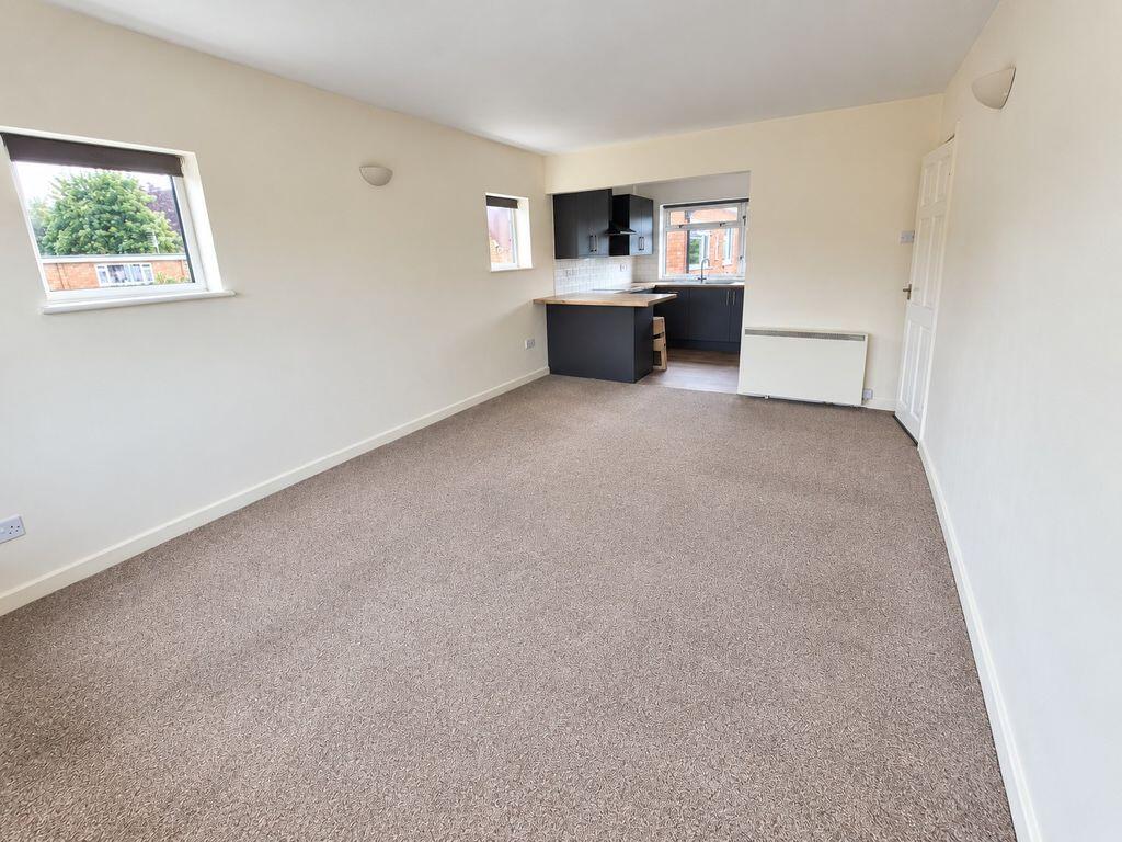 Apartment in Birmingham, Sutton Coldfield - View 3