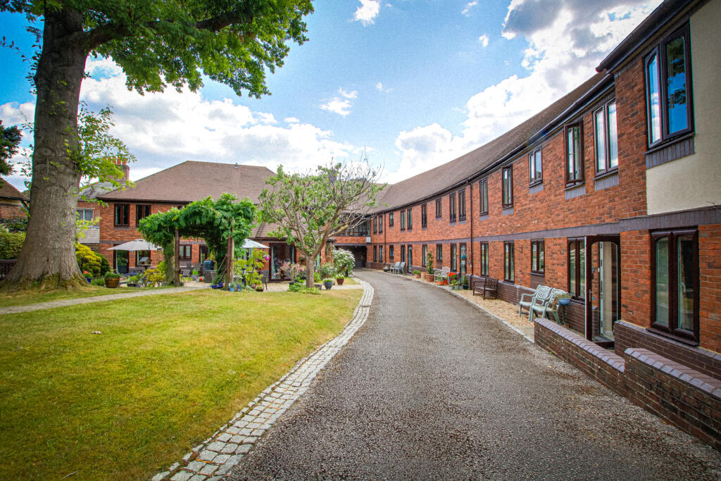 2-bed house on Bishop's Waltham, £140,000