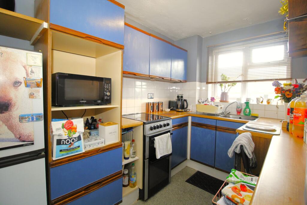 Apartment in Romford - More