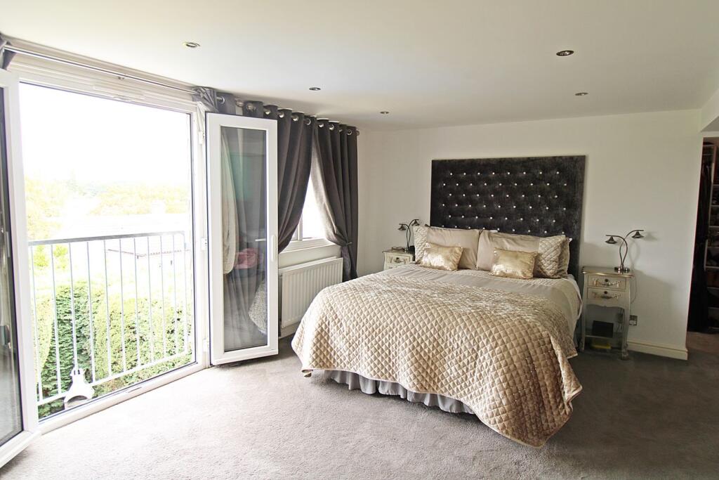 House in London, Pickhurst, Hayes - More