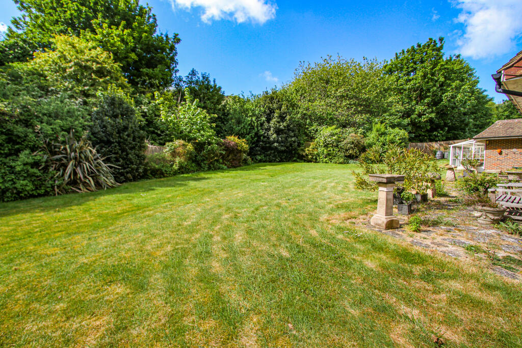 Fairway Close, Eastbourne photo 4