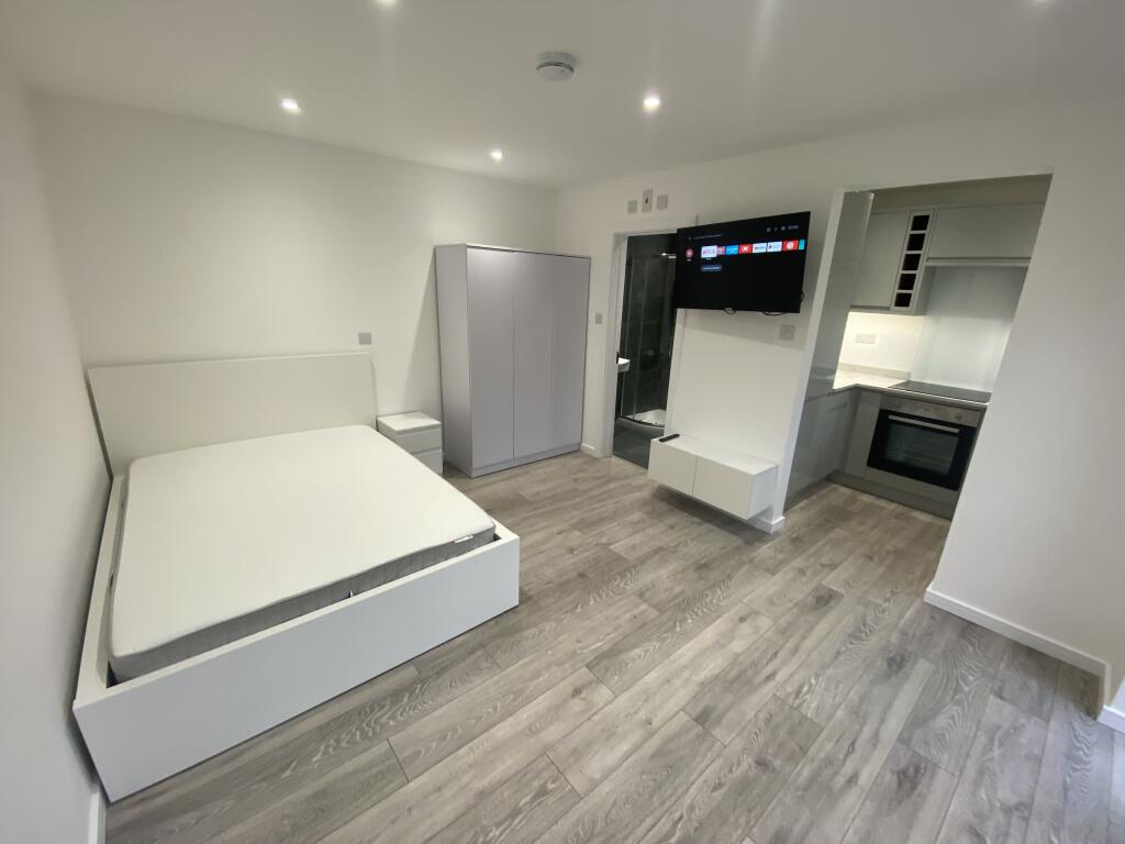 Main image of property: Oxford Road, Reading, Berkshire, RG30 1HF