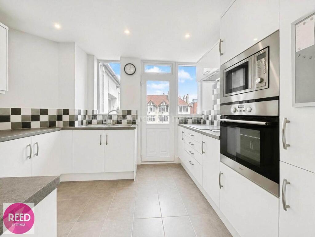 St. Johns Court, Westcliff On Sea photo 2