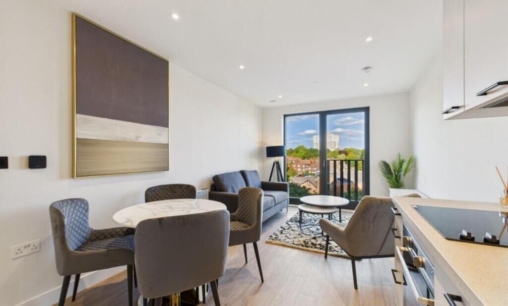 Apartment in Birmingham, West Midlands - View 4