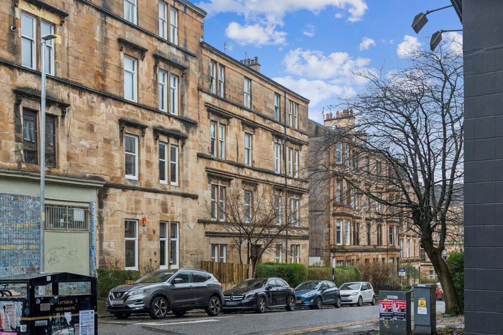 Main image of property: Cowan Street, Flat 1/2, Hillhead, Glasgow, G12 8PF