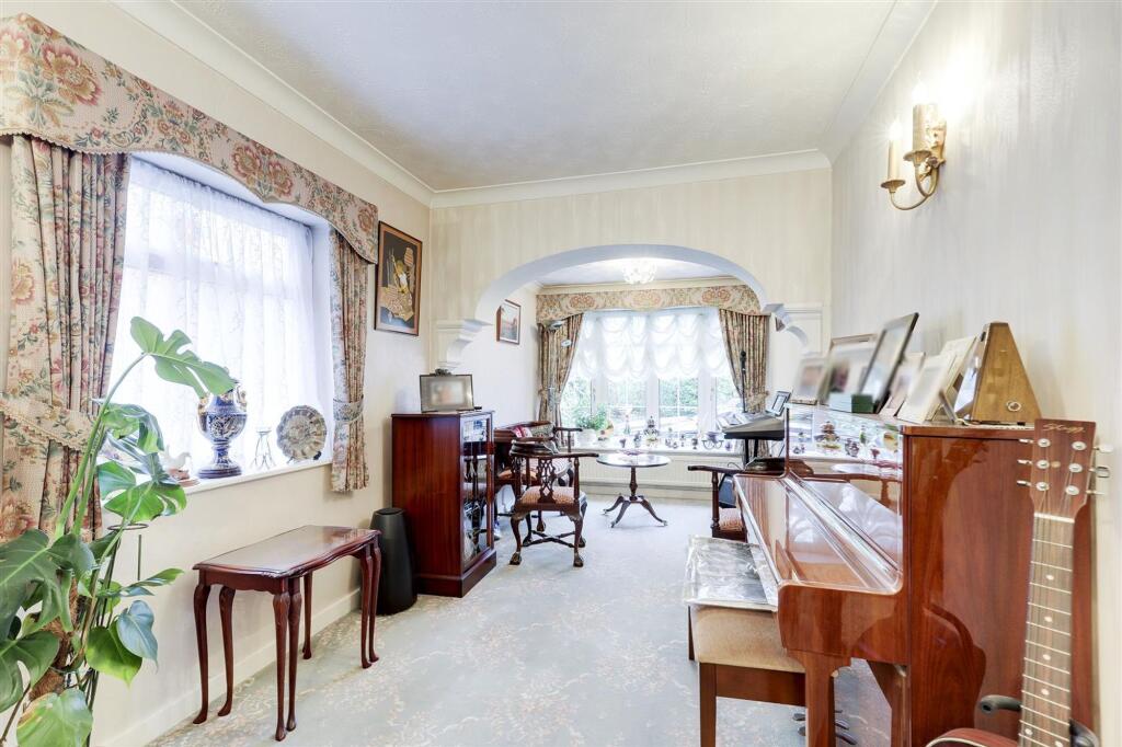 House in Rushcliffe, Abbey Park - More