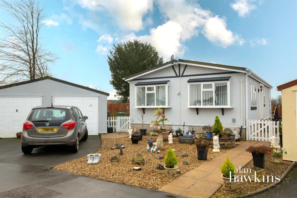 2-bed caravan on Church Park, Bradenstoke, Chippenham, £157,500