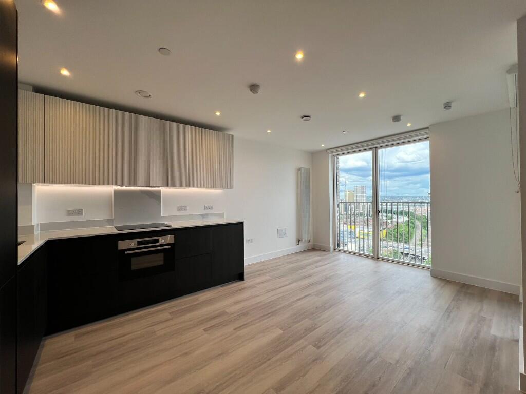 Studio flat on The Verdean, Heartwood Boulevard, London, W3, £370,000