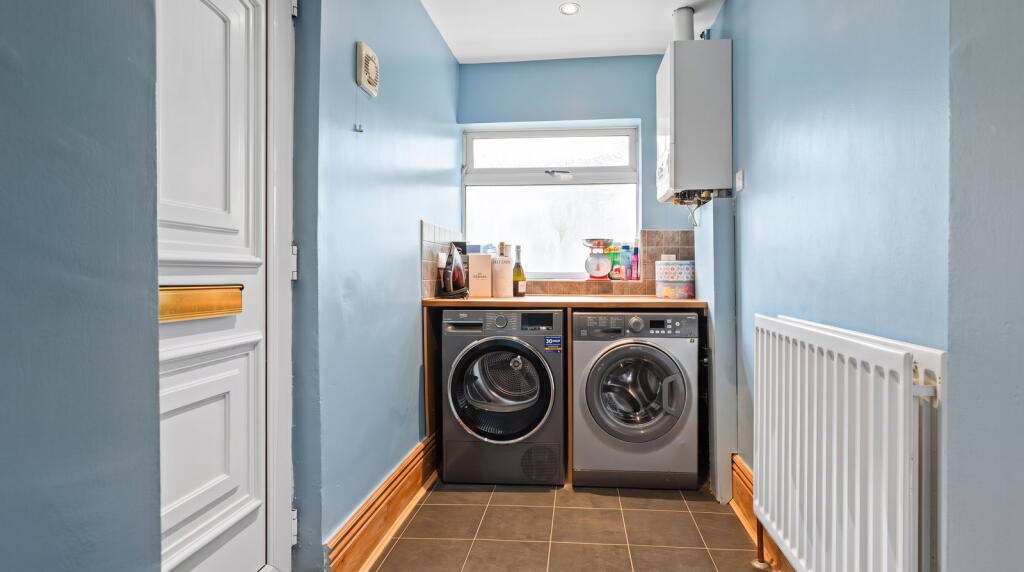 House in Sheffield, Birkendale, Walkley - More