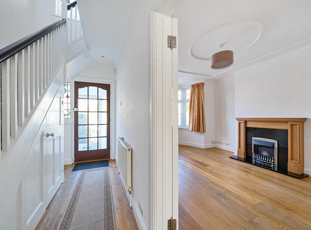 House in London - View 2