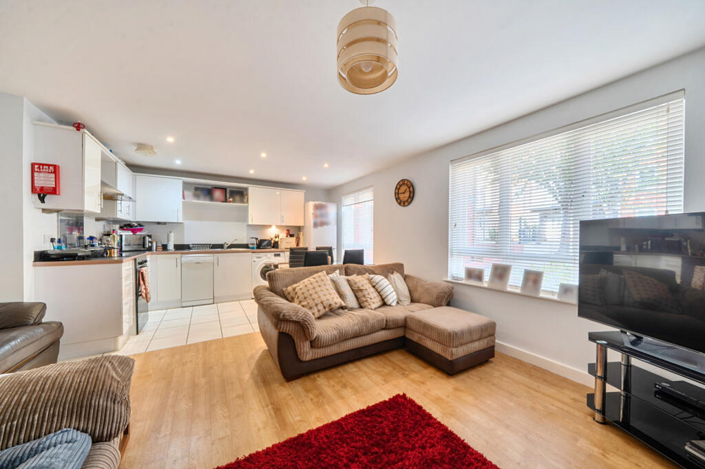 Tadros Court, High Wycombe, Buckinghamshire photo 4