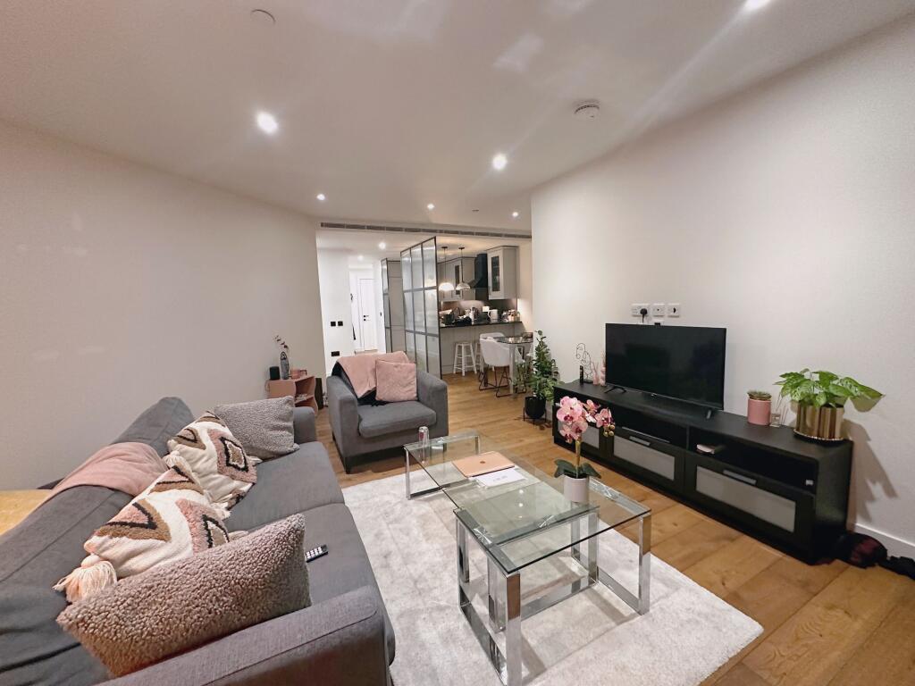 Flat , Emery Way, London - View 4