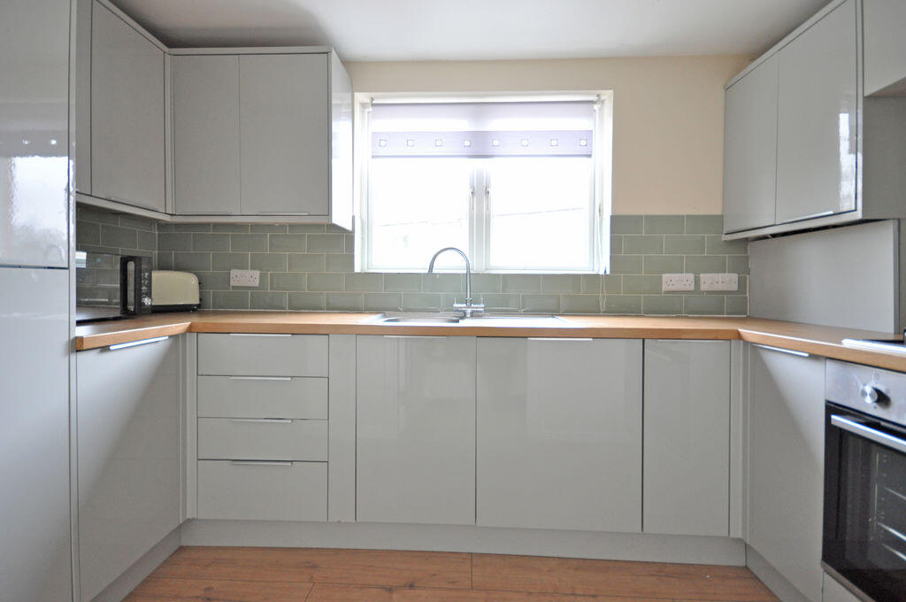 Refurbished Flat, Golden Mile View, Newport photo 2