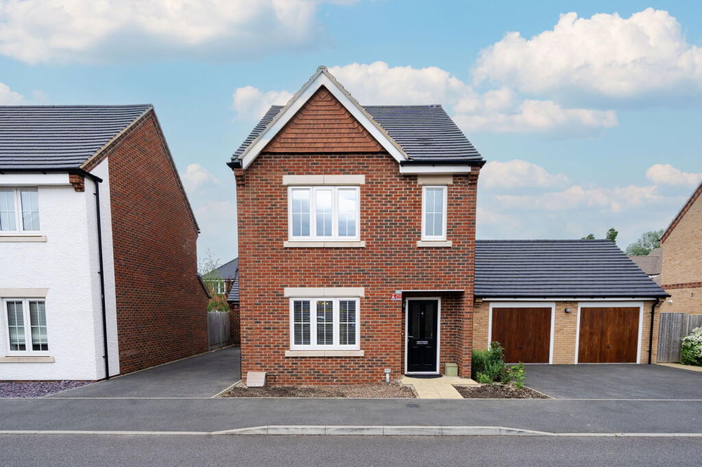 3-bed detached on Darlash Road, Weston Turville, Aylesbury, HP22 5ZJ, £500,000