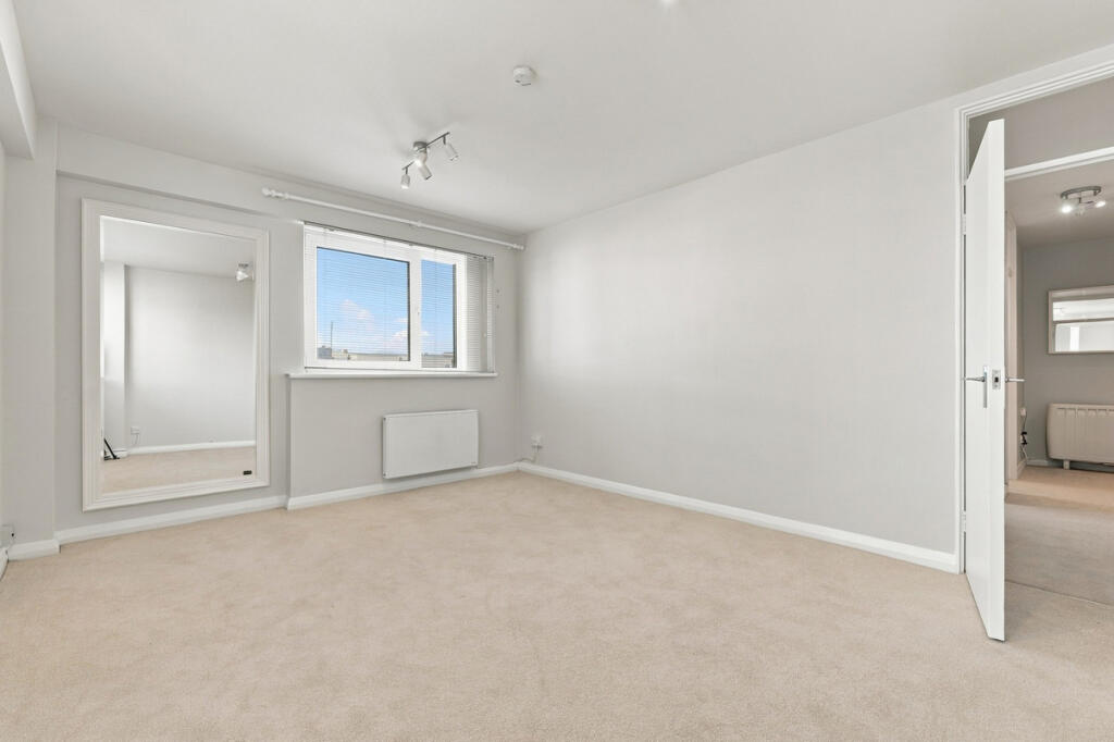 Apartment in Southend-on-Sea, Leigh-on-Sea - More