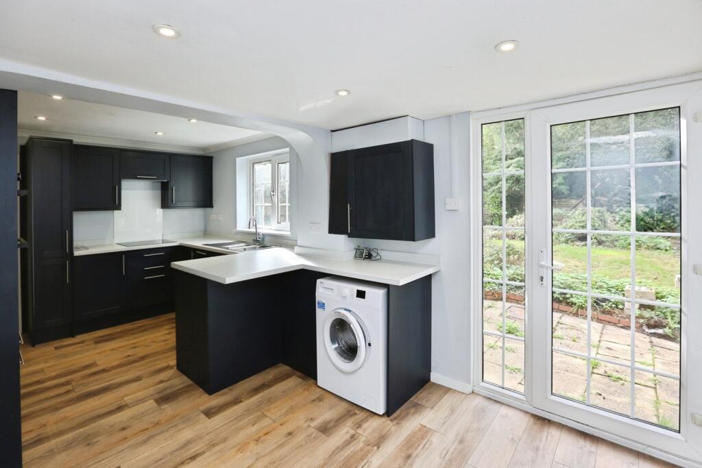 Clandon Drive, Eastleigh, Hampshire, SO50 photo 4