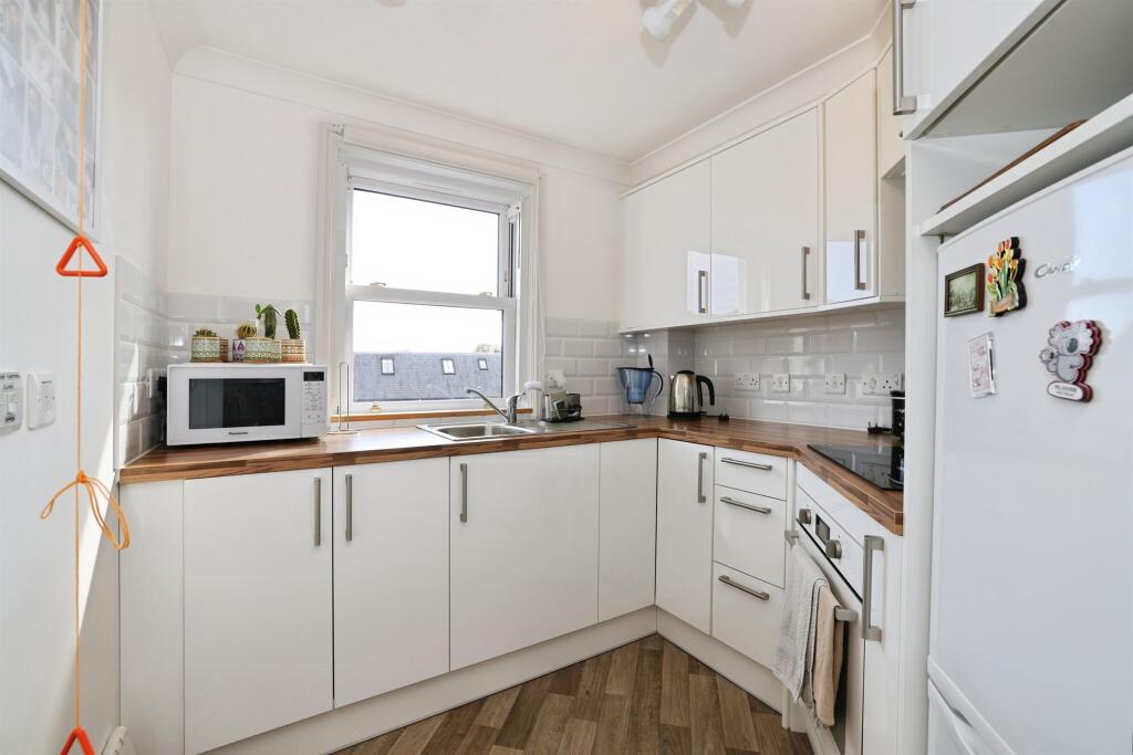 Apartment in Swindon - View 5