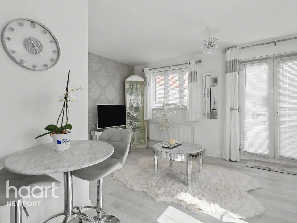 Apartment in Newport - View 3