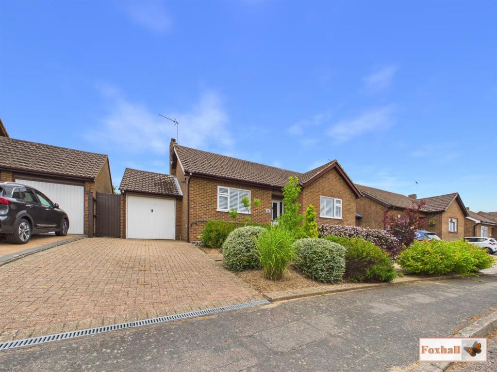 2-bed detached on Sandpit Close, Rushmere St. Andrew, Ipswich, £380,000