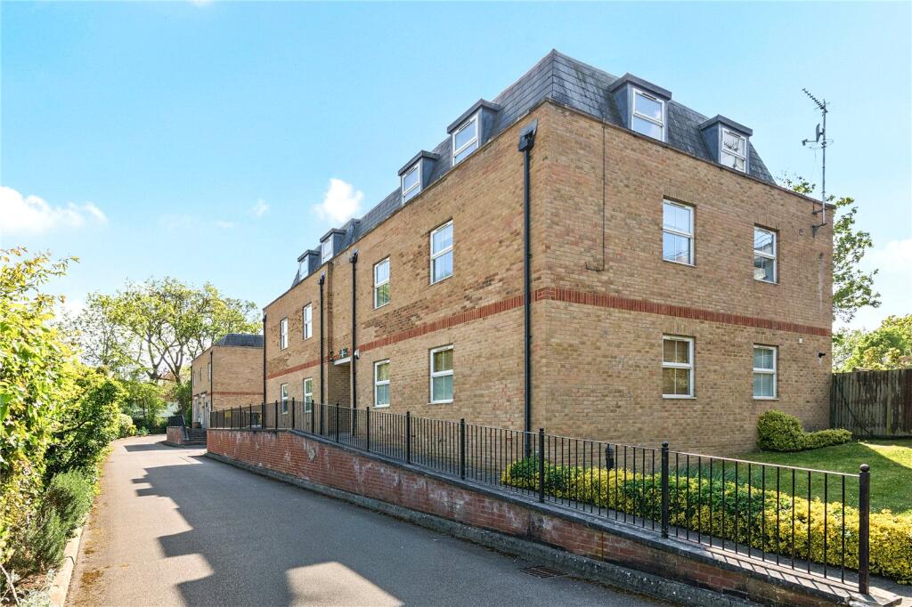 Apartment in Elmbridge, Surrey - View 5