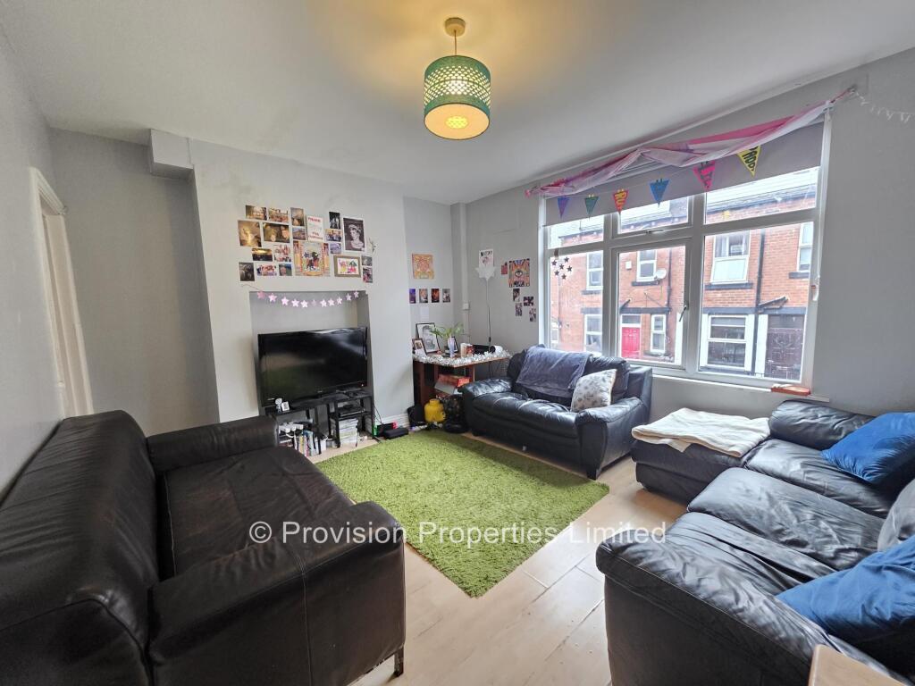 Manor Drive, Hyde Park, Leeds, LS6