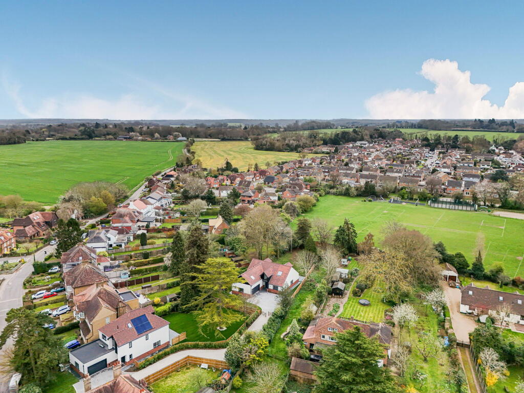 House in Gravesham, Meopham - More