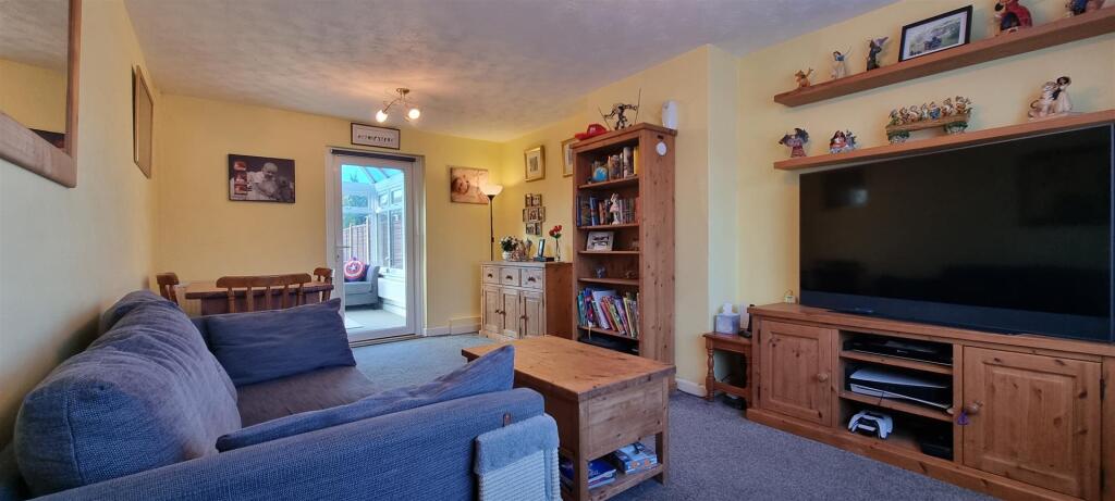 Mayenne Place, Devizes photo 2