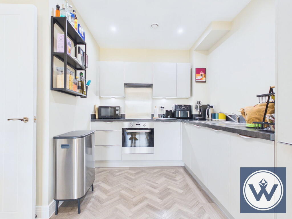 Apartment in Southall - More