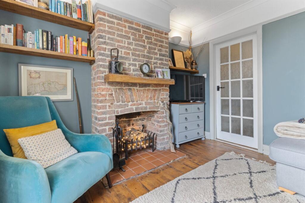House in Wealden, Hailsham - More