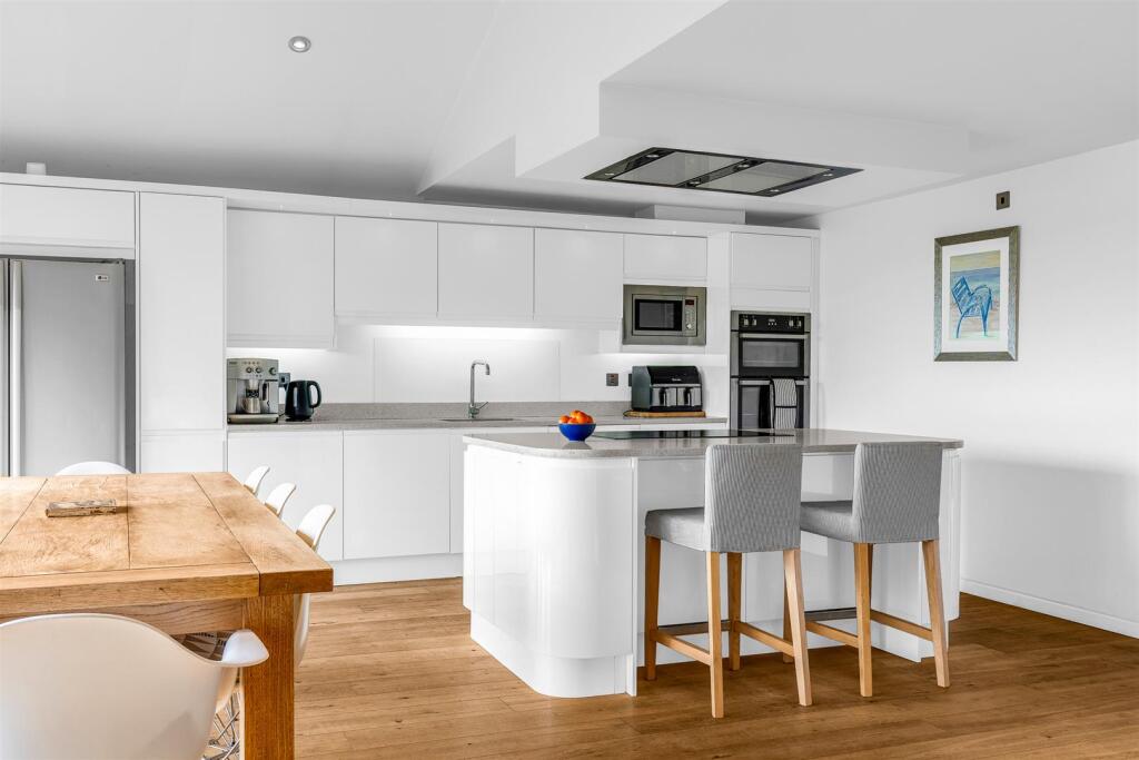 Additional image 6 of Godfries Close, Tewin, Welwyn