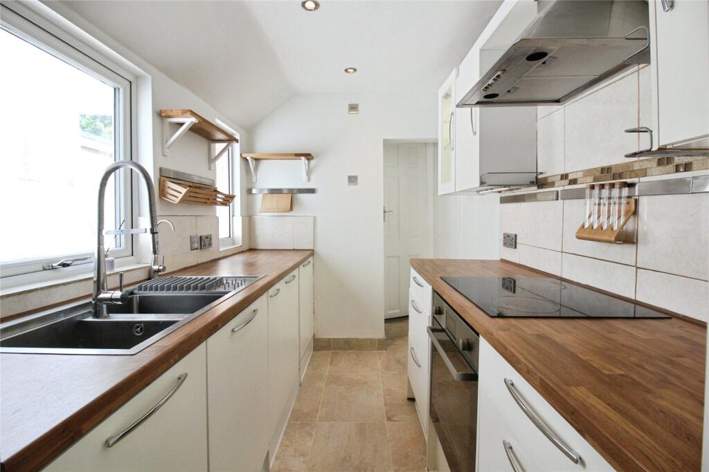 Elgar Road, Reading, RG2 - View 2