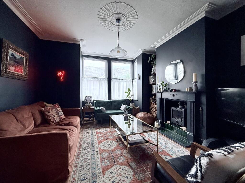 House in Southend-on-Sea - More
