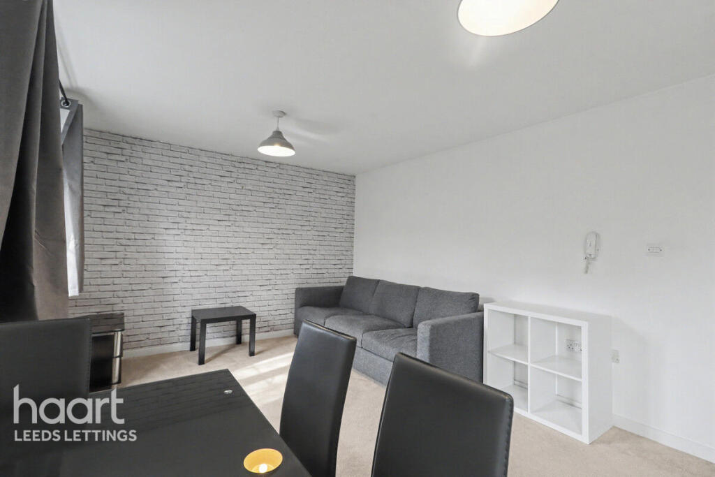 Main image of property: The Oaks, Leeds