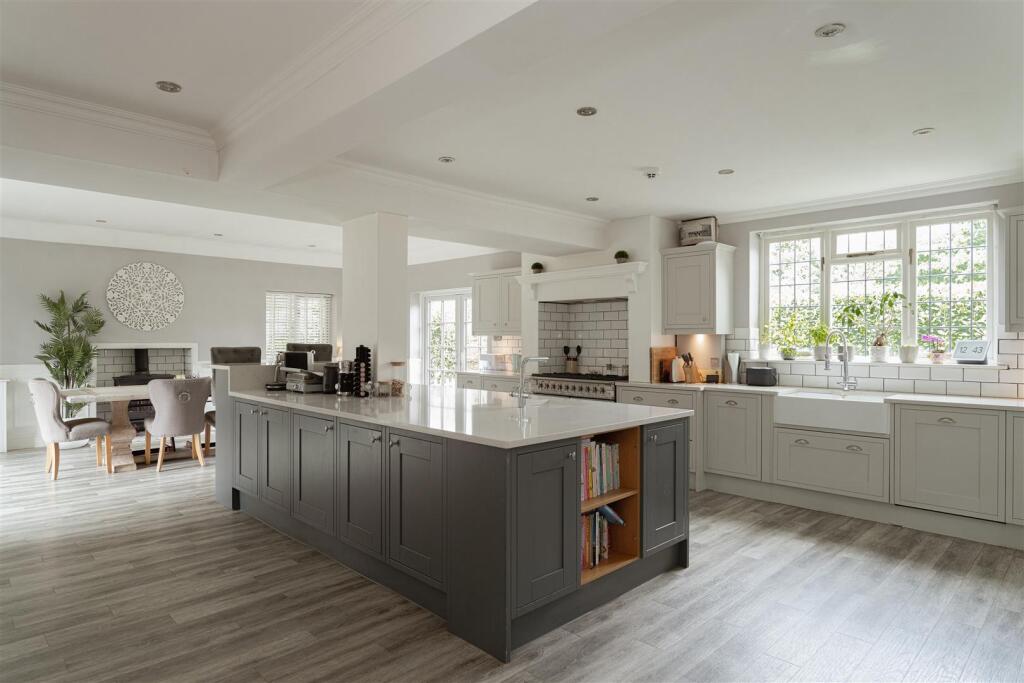 House in Reigate and Banstead, Merstham - View 2