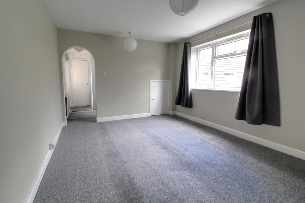 Additional image 2 of Flat, AL10