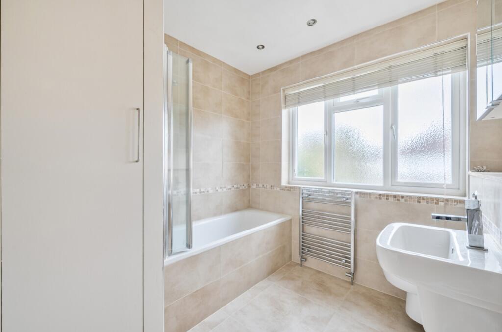 Buckleigh Avenue, London, SW20 photo 3
