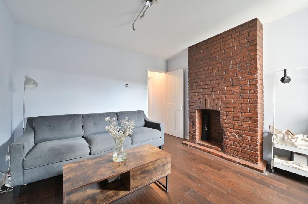 Apartment in Watford, Hertfordshire - View 2